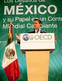 EPN podium OCDE conferencia de prensa